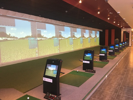 비주얼골프가 초기 비용이 들어가지 않는 스크린타석 골프 시스템 렌탈 서비스를 실시 중이라고 20일 밝혔다. 비주얼골프는 스크린타석 골프 시장의 창업 활성화를 위해 '3E 프로젝트'(Easy, Effect, Encourage)를 공표한 바 있다. 비주얼골프 제공